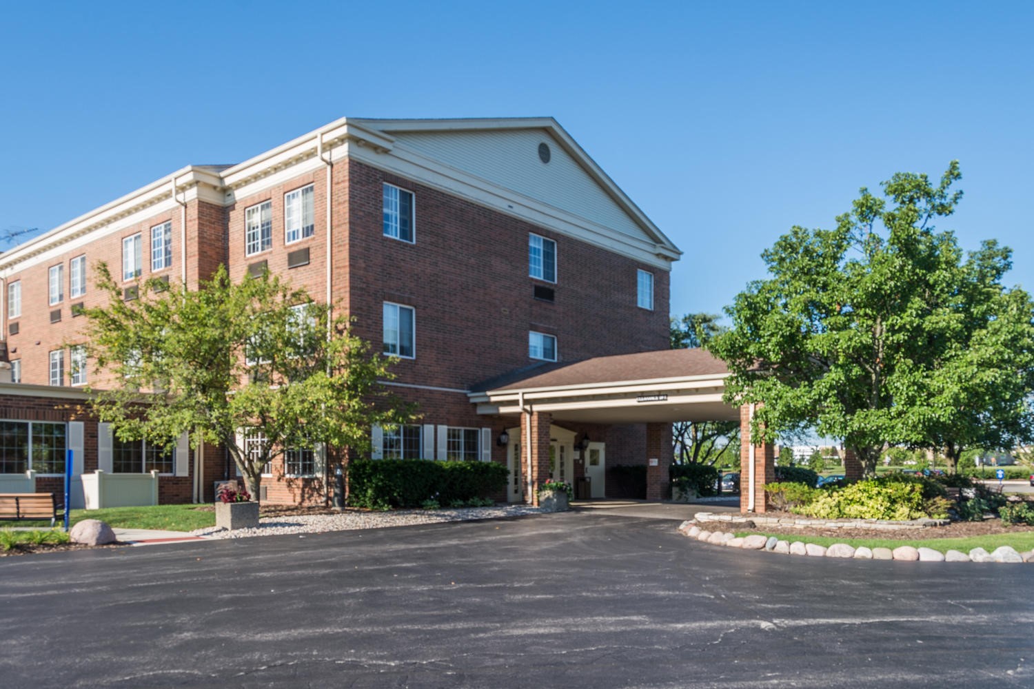 Avantara 8211 LIBERTYVILLE 8211 OLD 8211 Exterior